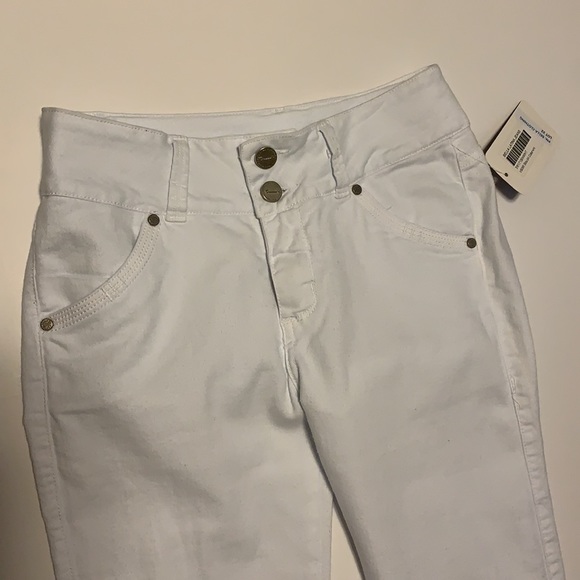 🆕 Trucco’s White Stretchy Boot Cut Flares - Women’s Size 4 - Picture 2 of 8